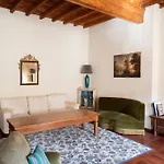 Caravaggio- Con Bagno Privato In Condiviso Oltrarno Pensionat