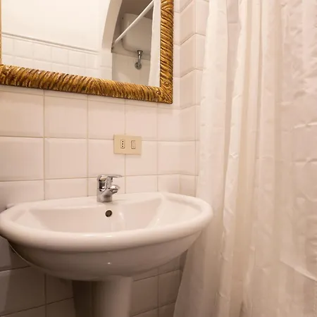 Caravaggio- Con Bagno Privato In Condiviso Oltrarno Affittacamere Firenze