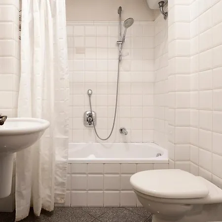 Caravaggio- Con Bagno Privato In Condiviso Oltrarno Affittacamere 3*