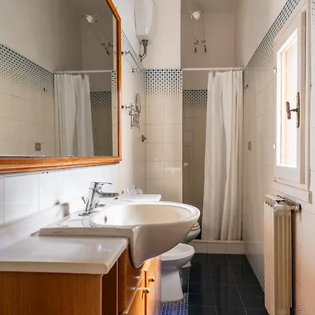 Caravaggio- Con Bagno Privato In Condiviso Oltrarno Affittacamere