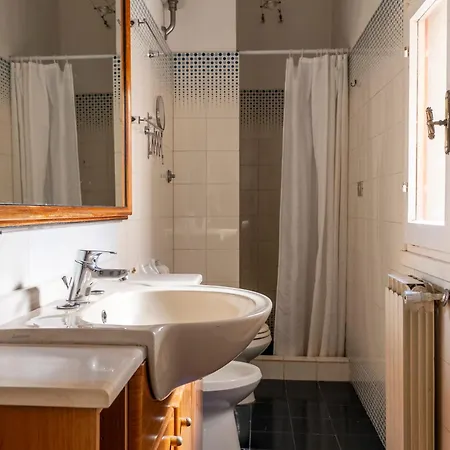 Affittacamere Caravaggio- Con Bagno Privato In Condiviso Oltrarno