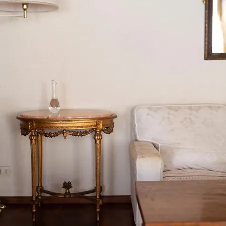 Guest house Caravaggio- Con Bagno Privato In Condiviso Oltrarno